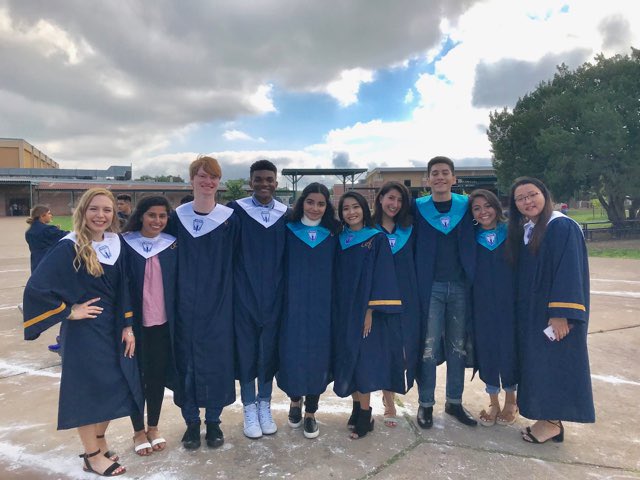 ahsnhs2's tweet photo. They’re just counting down now #seniors https://t.co/naBJ0uzPAI