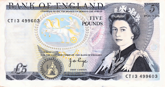 mrcitythinks's tweet image. Can you spot the difference in these two #GBP #Sterling #FivePoundNotes ? And not its not her hat or the colour