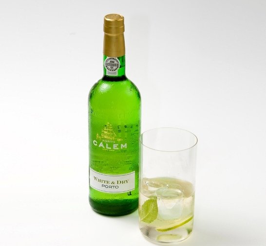 Seven days, seven wines... next up on our list is the Cálem White &amp; Dry Port, a wonderful alternative to gin that also ticks the lower-alcohol trend box. Serve over ice, with tonic, a slice of lemon, lemongrass &amp; cucumber to garnish bit.ly/2WM24Of #londonwineweek #port
