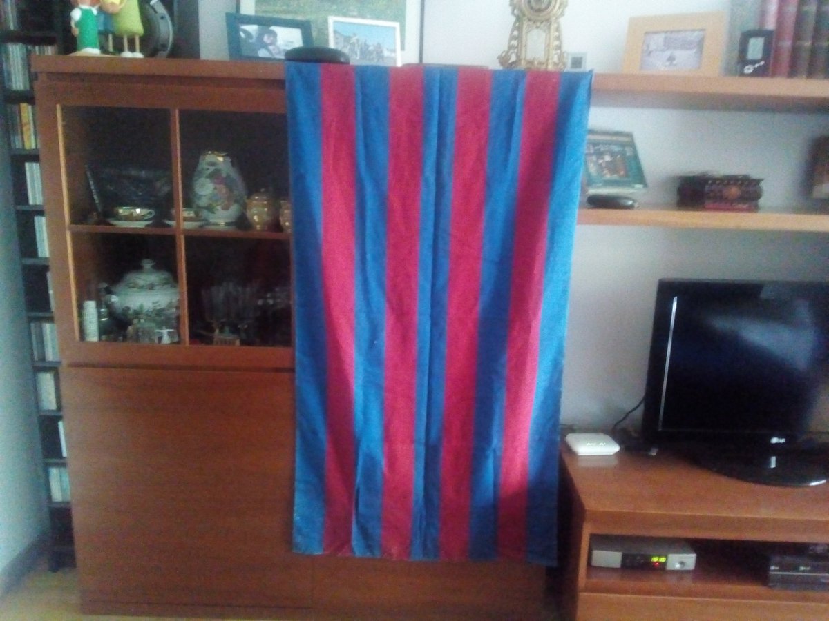 qmolins's tweet photo. #Basilea40anys #Basilea79
i #Record11 : La meva bandera q ja te 41anys, si va estar al St Jakob Stadium d Basilea, portada per un company de classe q hi va anar https://t.co/OWpb4pWAwz