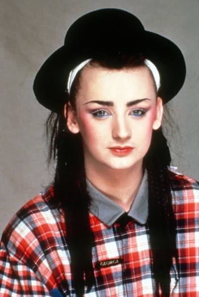 BownDiggyRiggy's tweet photo. @VOGUEIndia @SophieT am i the only one who see's it ? is he her or is she him ? @BoyGeorge #GirlGeorge #GameOfPheromones #TelepathicLitterPicking #DarkPhoenix #DarkSophienix #Xfem #DoesJeanGreyReallyWantToHurtMe https://t.co/h9x8oWPXAQ