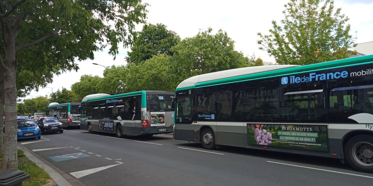 Silou_swim's tweet image. @ClientsRATP 3 #bus123 qui se suivent, et 2 autres un petit peu plus loin, il n'y a pas un petit problème de régulation ?