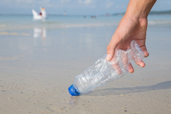 CaltransHQ's tweet photo. California is a beautiful state. Let’s keep it that way by making sure we recycle all plastic bottles, cans and plastic or paper wrappings when we are on the beach or in a state park. #ProtectEveryDrop #DoYourPart #KeepCaliforniaClean #PackItOut https://t.co/xkrMPko1sn