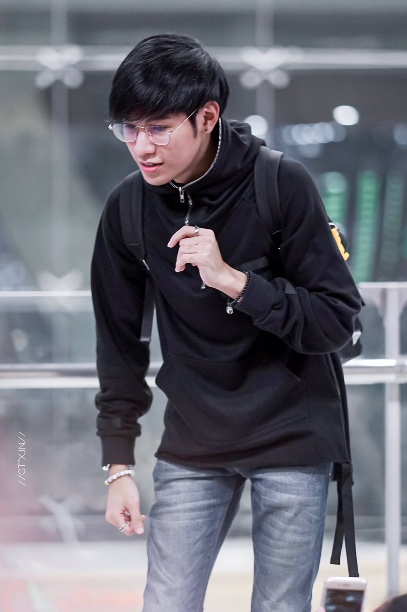 guttjungna's tweet photo. [12/05/19]
♪ "ตราบที่ท้องทะเลยังไกลจากภูเขา และแม้ว่าเราจะไกลสักแค่ไหน ฉันยังเหมือนเดิมสิ่งเหล่านั้นยังเหมือนเดิม ยังเฝ้ารอเธอคนเดียวทั้งหัวใจ" ♬ 💙

#SingtoPrachaya #สมุนจ้าวป่า https://t.co/hOTNB7hCIK