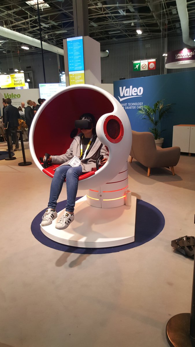 Hortensekemlin's tweet photo. Très belle journée à rencontrer de nombreuses start up et grands groupes pour innover et construire les services de demain pour nos assurés @VivaTech @AXAFrance #welovestartup #frompayertopartner @AudreyFabresse https://t.co/f5Bq7Ws2BS