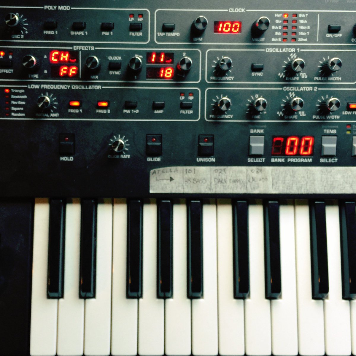 Important friend in studio 10: One of the most versatile, and great sounding synths out there - the Prophet! 🛠

#davesmith #prophet #atella #studio #analog #synth #synthesizer