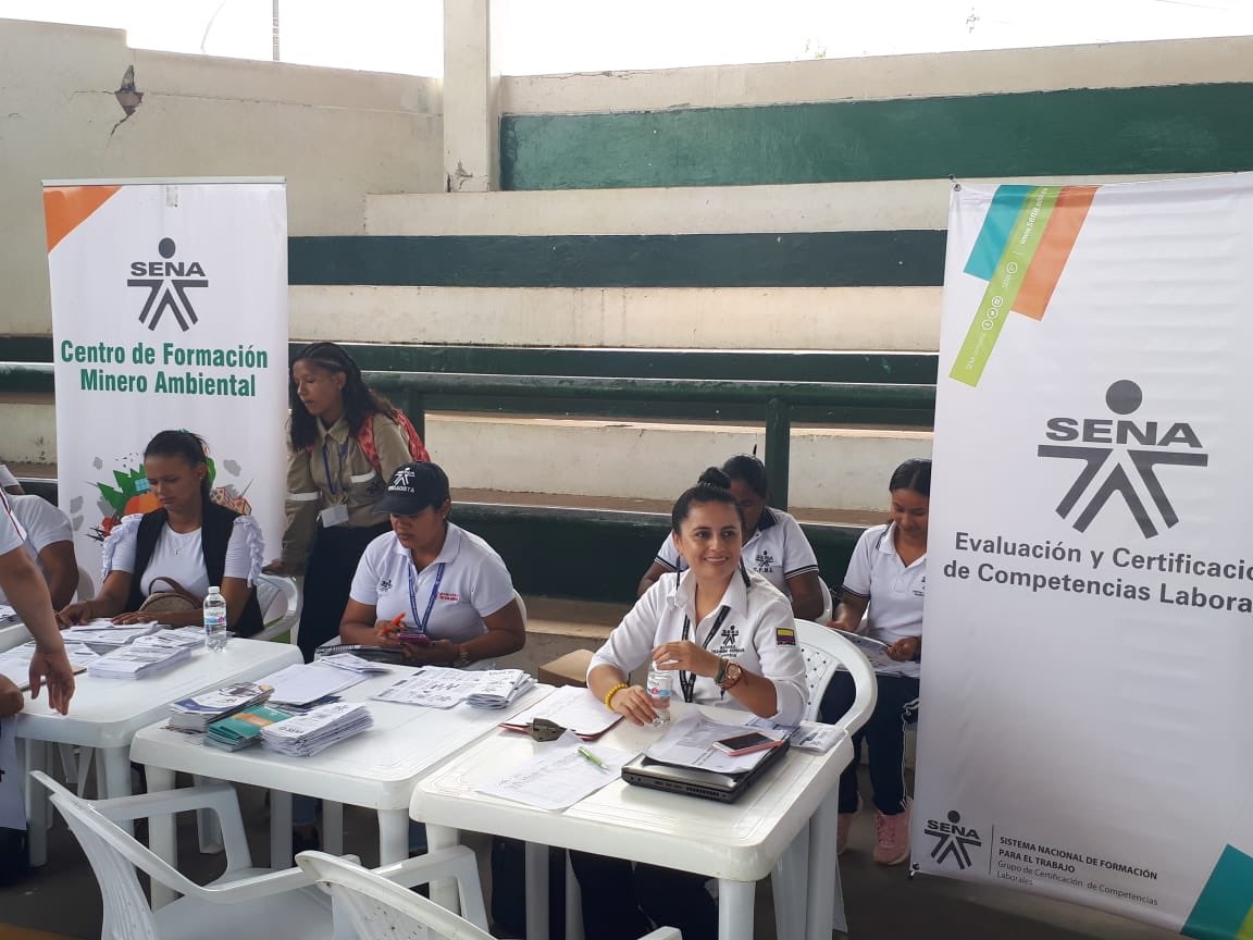 SENA_Antioquia's tweet photo. #AEstaHora desde el municipio de @ElBagreAnt realizamos la Feria de Servicios Empresariales para toda la comunidad de la región. Oportunidades de Formación, Empleo y Emprendimiento de la mano de las entidades del municipio. https://t.co/sYJa80IZFV