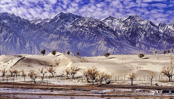 HotelReego's tweet photo. Known locally as Katpana desert, life grows from the base of the mountains โ such profound beauty.
Katpana cold desert skardu.
#visitpakistan
#GilgitBaltistan
#hotels
#hotelreego https://t.co/xoaTtrKTje