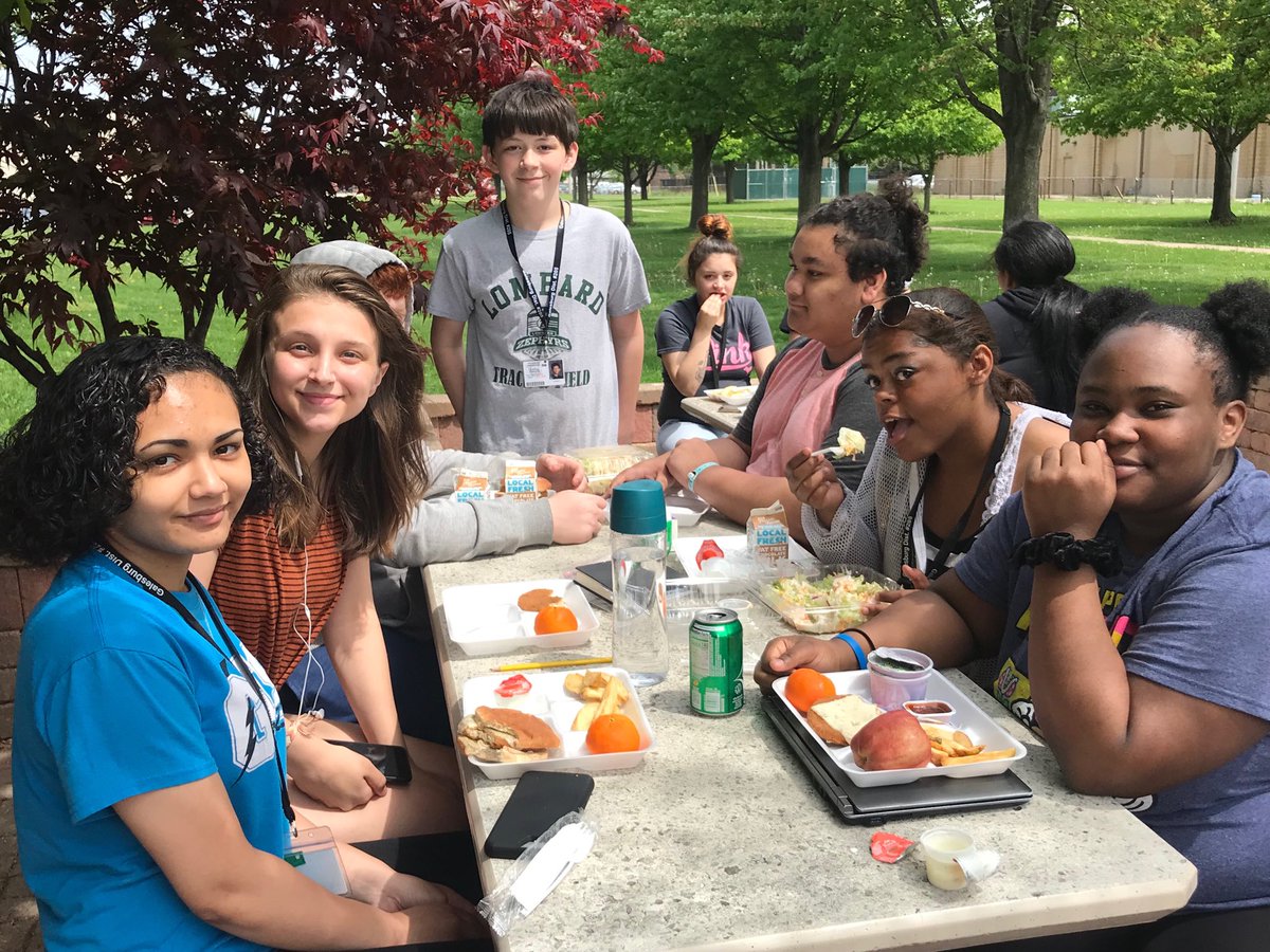 AmyGugliotta's tweet photo. Our awesome students enjoying lunch outside today! Perfect weather!#longlivenorth❤️ https://t.co/0bPPrI5CHk