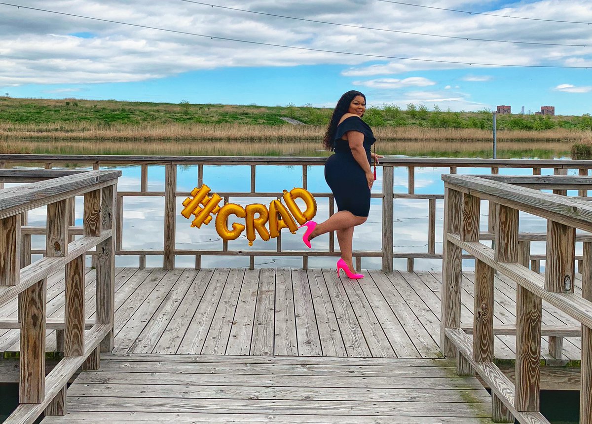 gawgeusss's tweet photo. Next time you speak on my name don’t forget to throw that MPH behind it 😉👩🏽🎓 #blackgirlsgraduate #mastersbaby https://t.co/0YcuNqMWP9