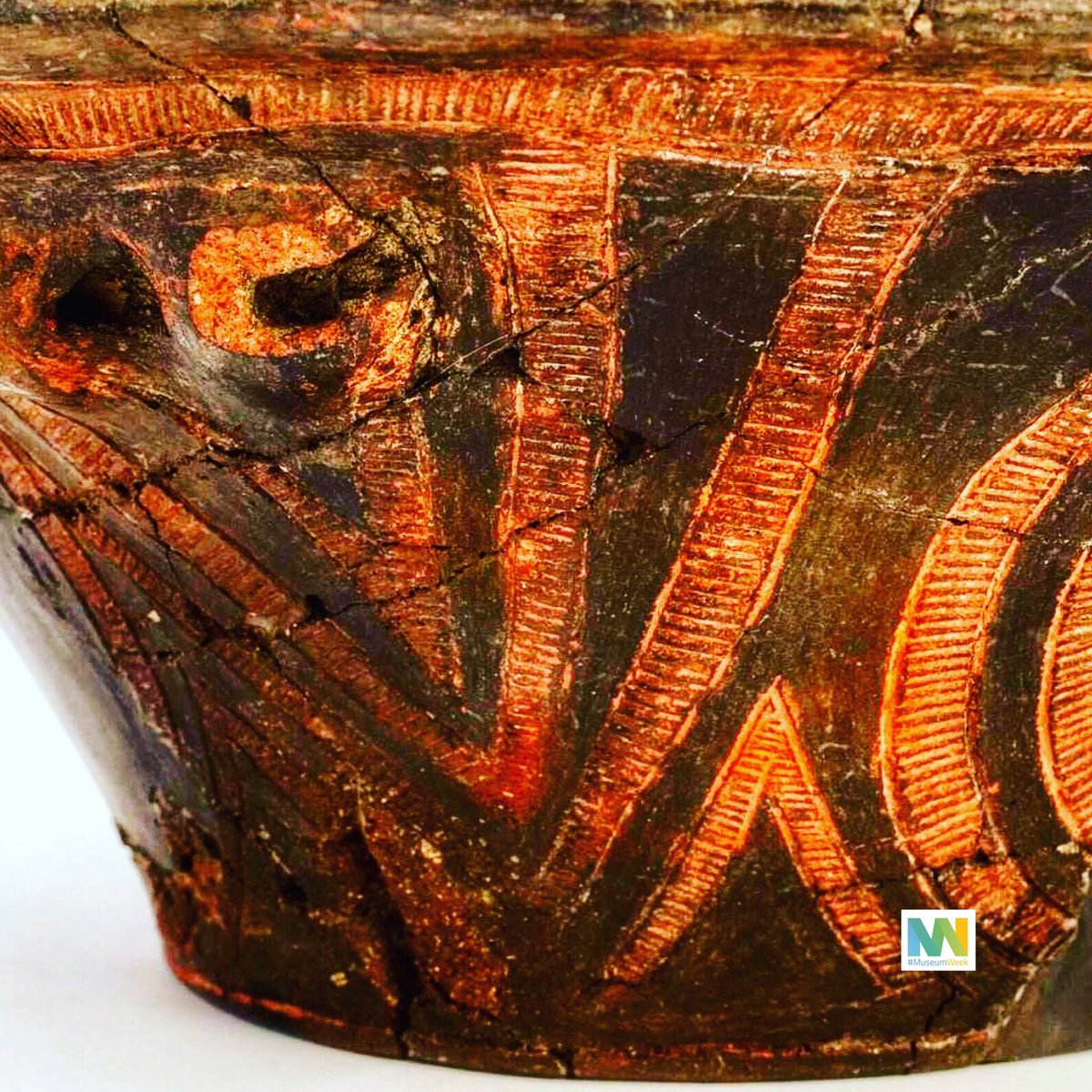 MuseodiCabras's tweet photo. Il colore rosso delle ceramiche di Cuccuru is Arrius

#RaimbowMW 🌈 #museumweek #museocabras https://t.co/6CweJHZ84o