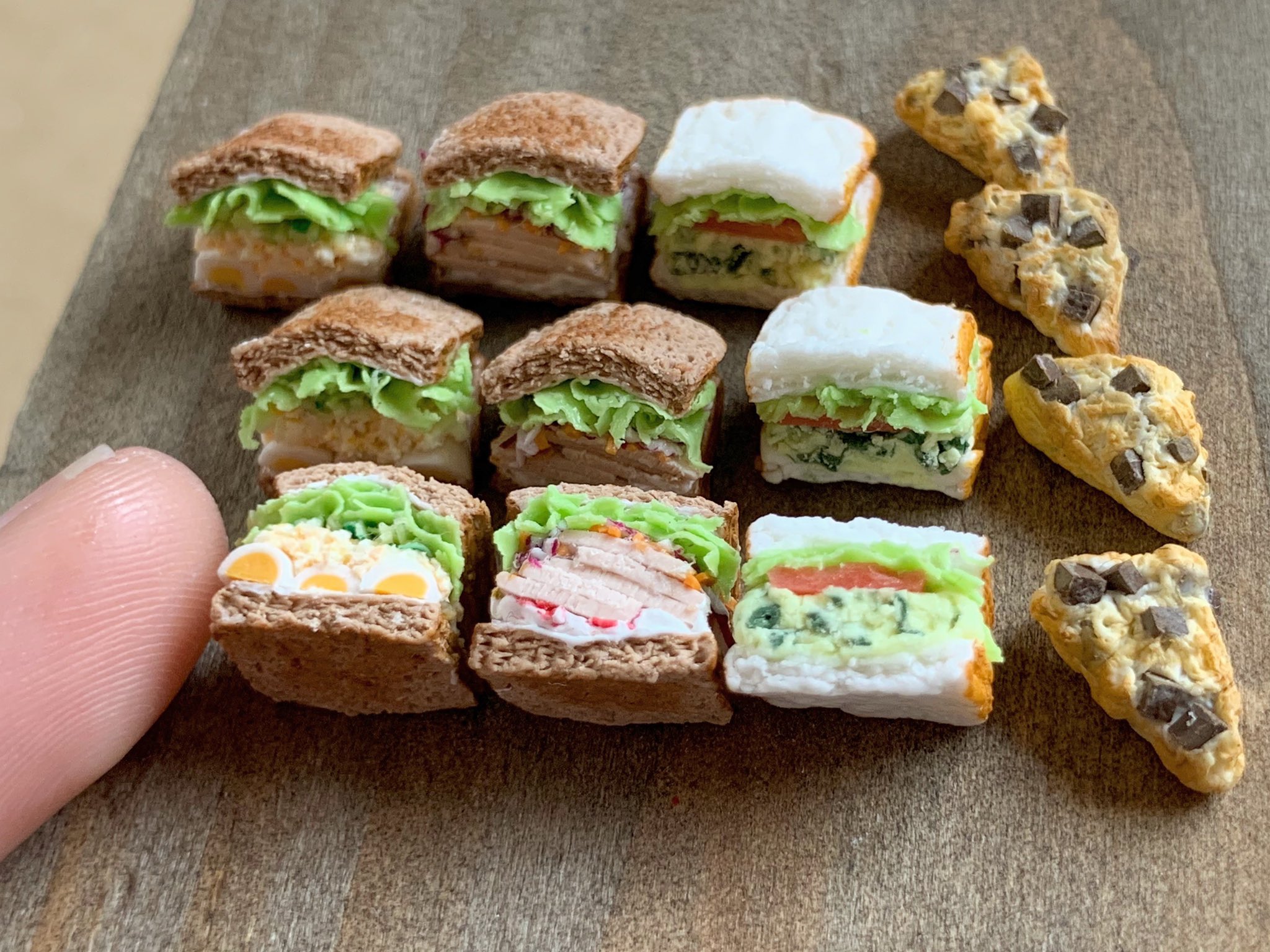 Mush Line スタバメニューのつづき サンドイッチとスコーン サンドイッチの断面って難しい 実は1回失敗したので 作り方変えて成功したのが写真のサンドイッチ ミニチュア ミニチュアフード ハンドメイド T Co Fkbujfe8af Twitter