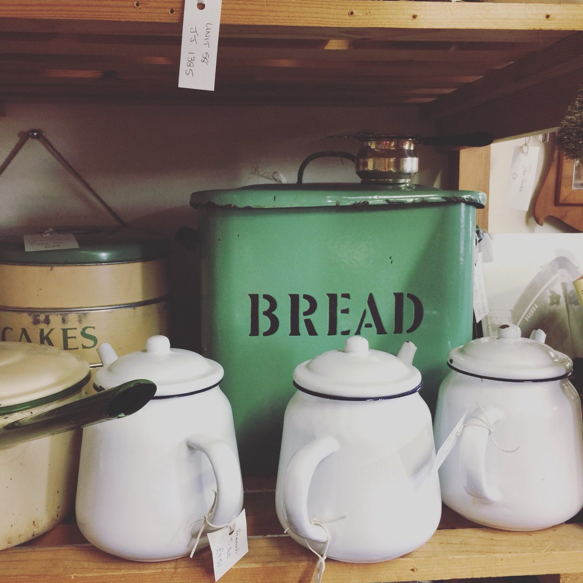 astraantiques's tweet photo. Open until 5pm #comeseeus #antiquehuntung #enamel #enamelbreadbin #countrylook #countrykitchen #enamelteapot #astraantiquescentre #hemswell #lincolnshire https://t.co/65hiwsAtWe