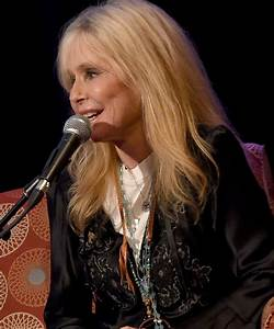 1981  Former #NewChristyMinstrels member (with #KennyRogers), #KimCarnes started a nine week run at No.1 on the US singles chart with '#BetteDavisEyes', the singers only US No.1 and a No.10 hit in the UK.