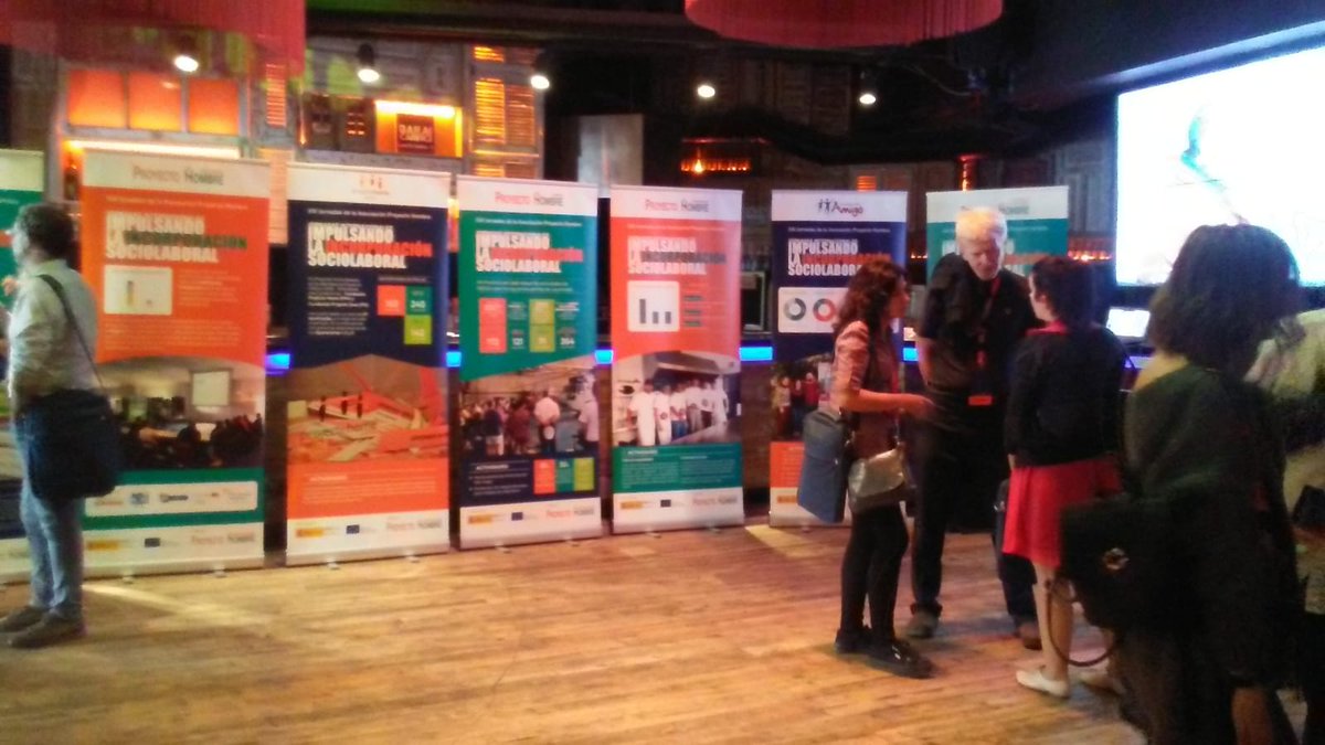 ProyectoHombreV's tweet photo. En #Madrid compartiendo en las Jornadas Internacionales "Impulsando la inserción laboral" organizadas por @ProyectoHombre_ en el marco del #ProyectoINSOLA financiado por el #FondoSocialEuropeo @sanidadgob #ProyectoEMPLEO https://t.co/mTsIwB4ByV