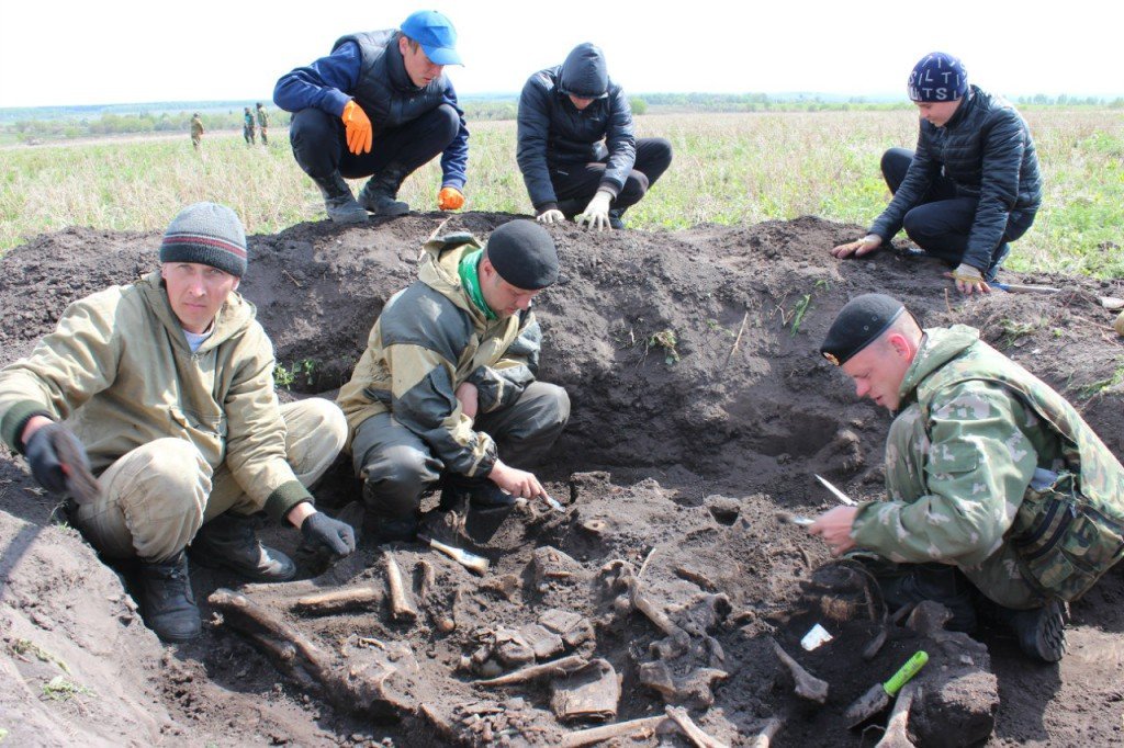 PriazStepi's tweet image. priazovka.ru/obshestvo/ishu… Ищут родственников: Поисковики нашли останки ейчанина, старшего сержанта Фёдора Антоновича Шевченко