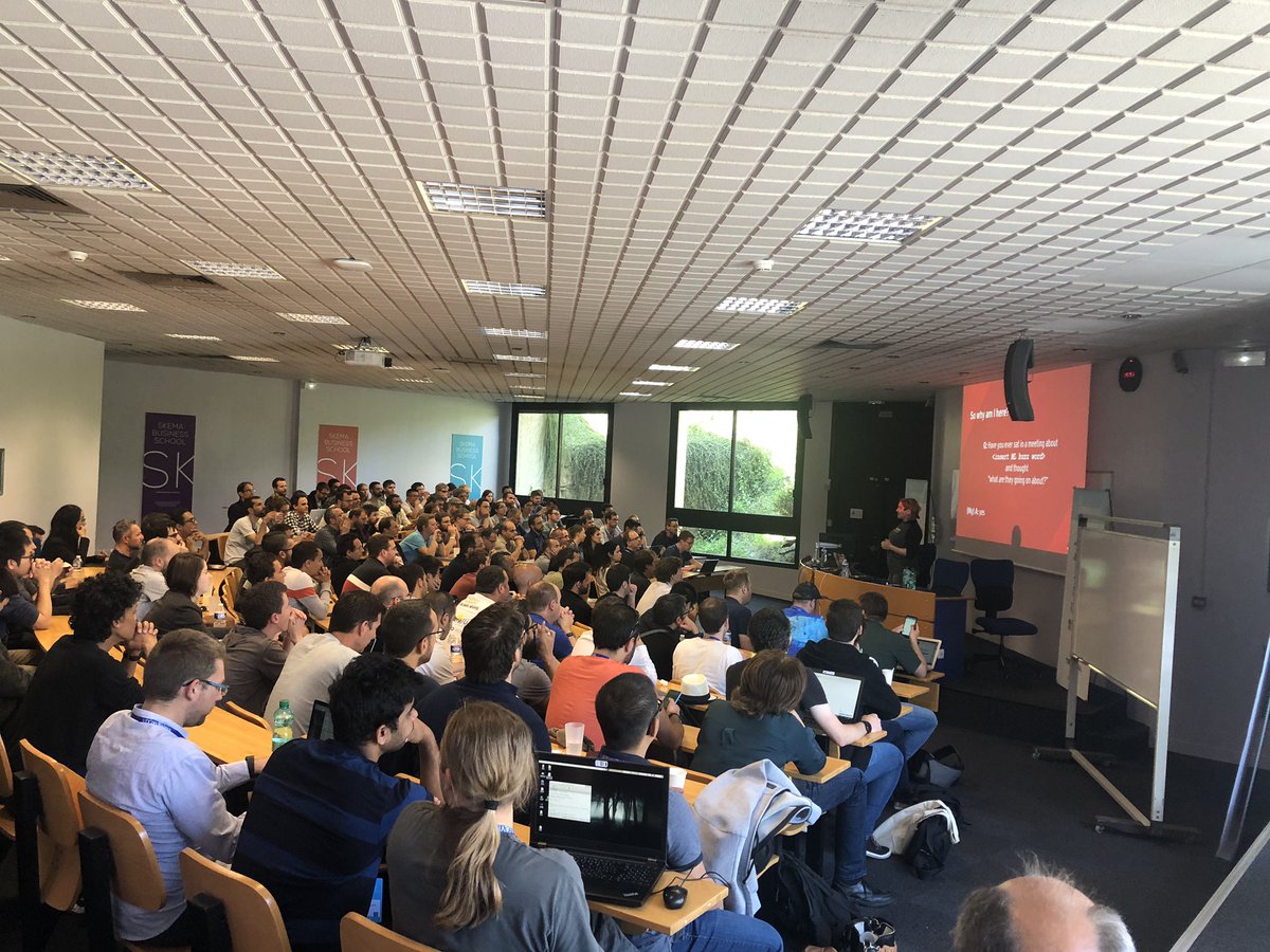 sebi2706's tweet photo. Completely packed room for @becky_simmonds talking about Data Science for Developers #rivieradev #judcon https://t.co/VbHpEdnSx9