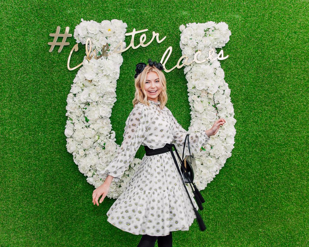 ItsSocialBooth's tweet photo. Great to meet Georgia Toffolo @ToffTalks at @ChesterRaces last week. Here's a snap of her having fun in our  #itssocial #photobooth 

#flowerwall #photobooth #photo #booth #madeinchelsea #raceday #Chester https://t.co/LXKy5IcDp2