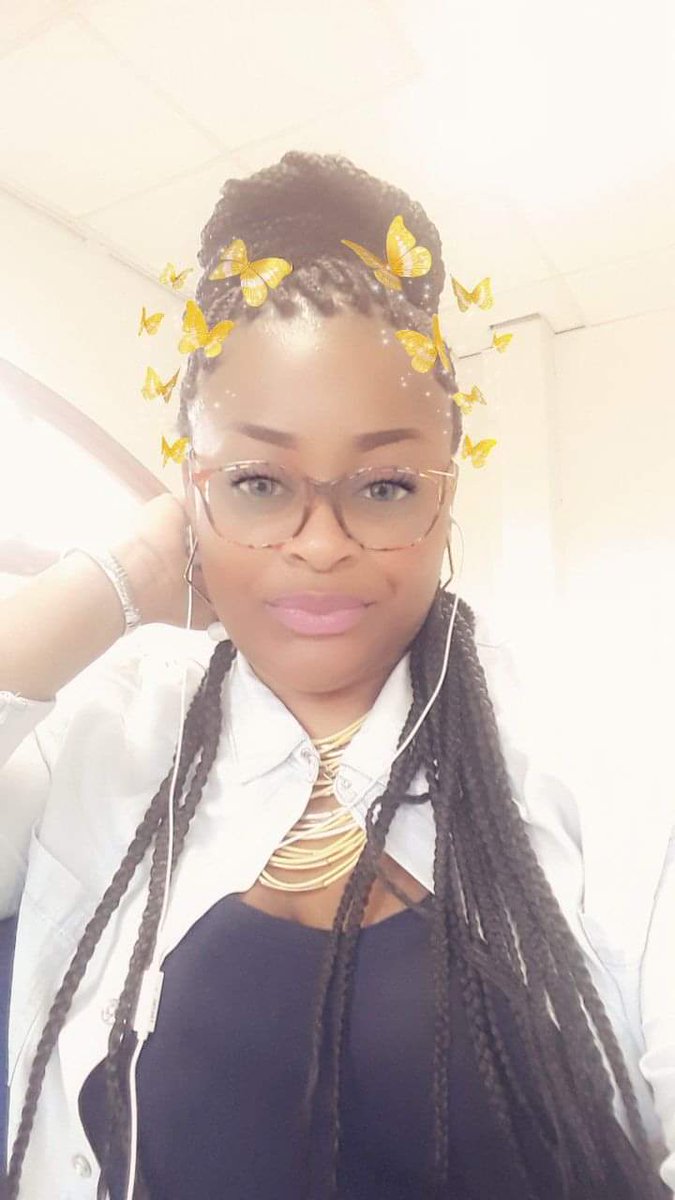 Quand une femme met une jolie photo , ya toujours des mecs embrouillés qui commentent " ma femme , ma chérie 💖 ,mon Bb , ma future épouse , etc..." mais le propriétaire même il met juste son j'aime ,regardent les commentaires , sourit en se disant " c'est ma base 😍💖👌💍 ❤