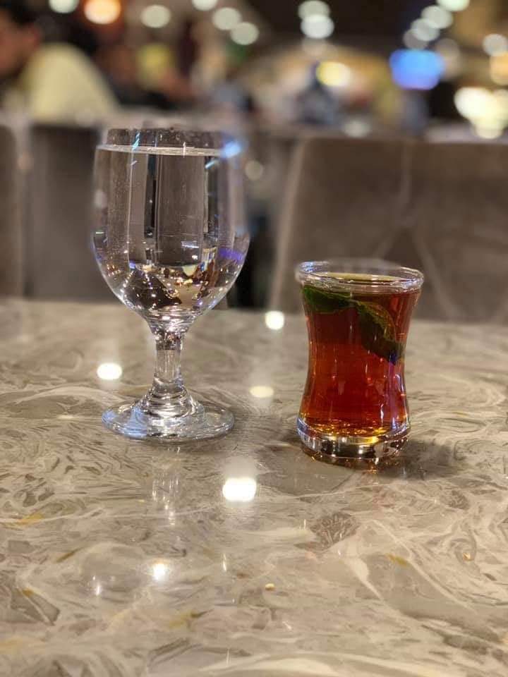 asmaasm04008421's tweet photo. ثلاثة نصائح تحتاجها في رمضان عند الفطور :
1-لاتجلس بالق��ب من الشاي والعصير
2-لاتجلس بالقرب من الحليب أو اللبن 
3-لاتجلس بالقرب من الماء والقهوة 

يخدموك صب  صب  صب لانك اقرب ❤😉 https://t.co/3wvKo0cRIj
