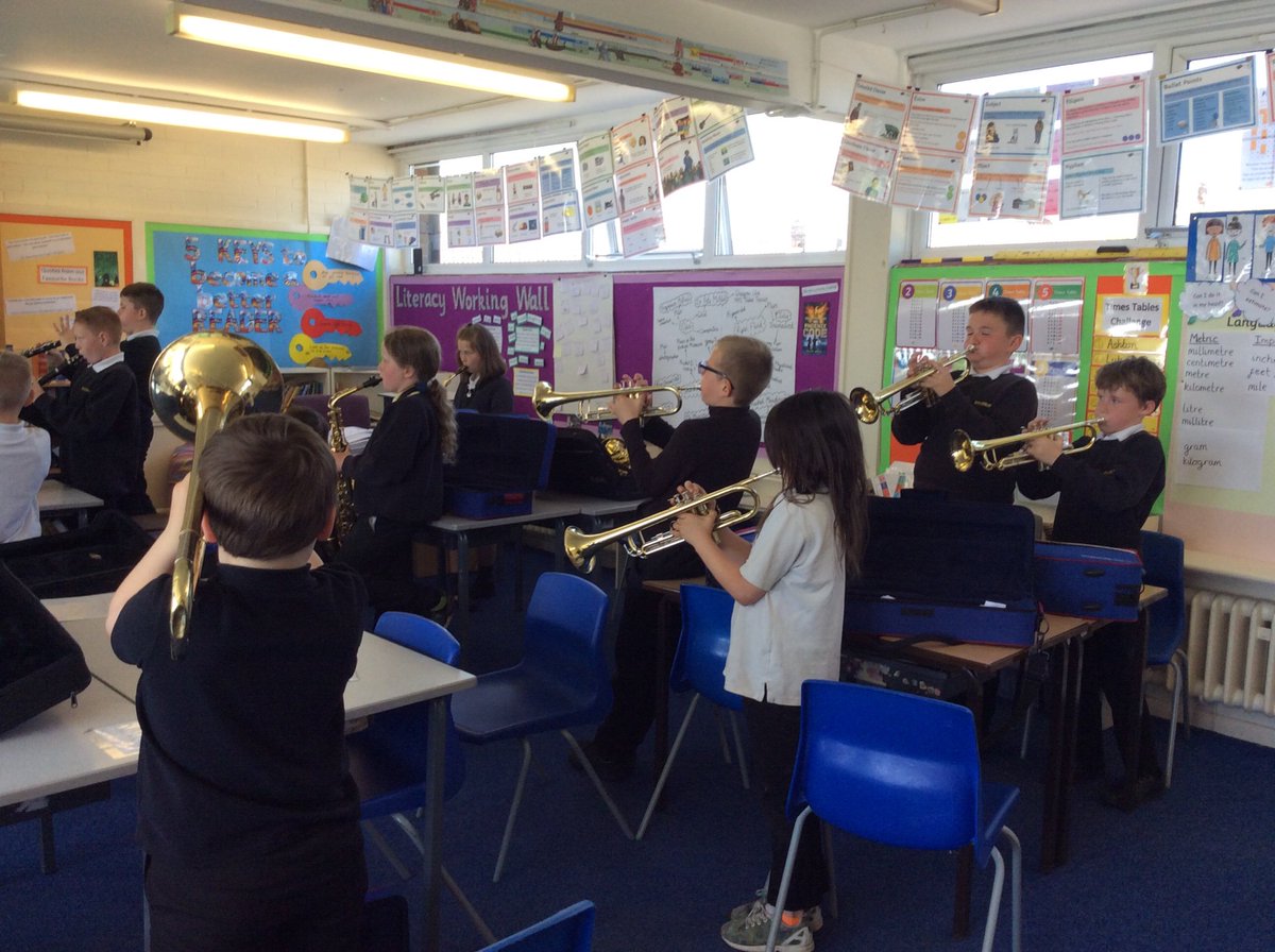 BraeburnPrimary's tweet image. Y5 love our weekly music lesson with Mr Alder.  We have almost perfected #babyshark #musicineducation #trumpet #trombone #clarinet #saxophone