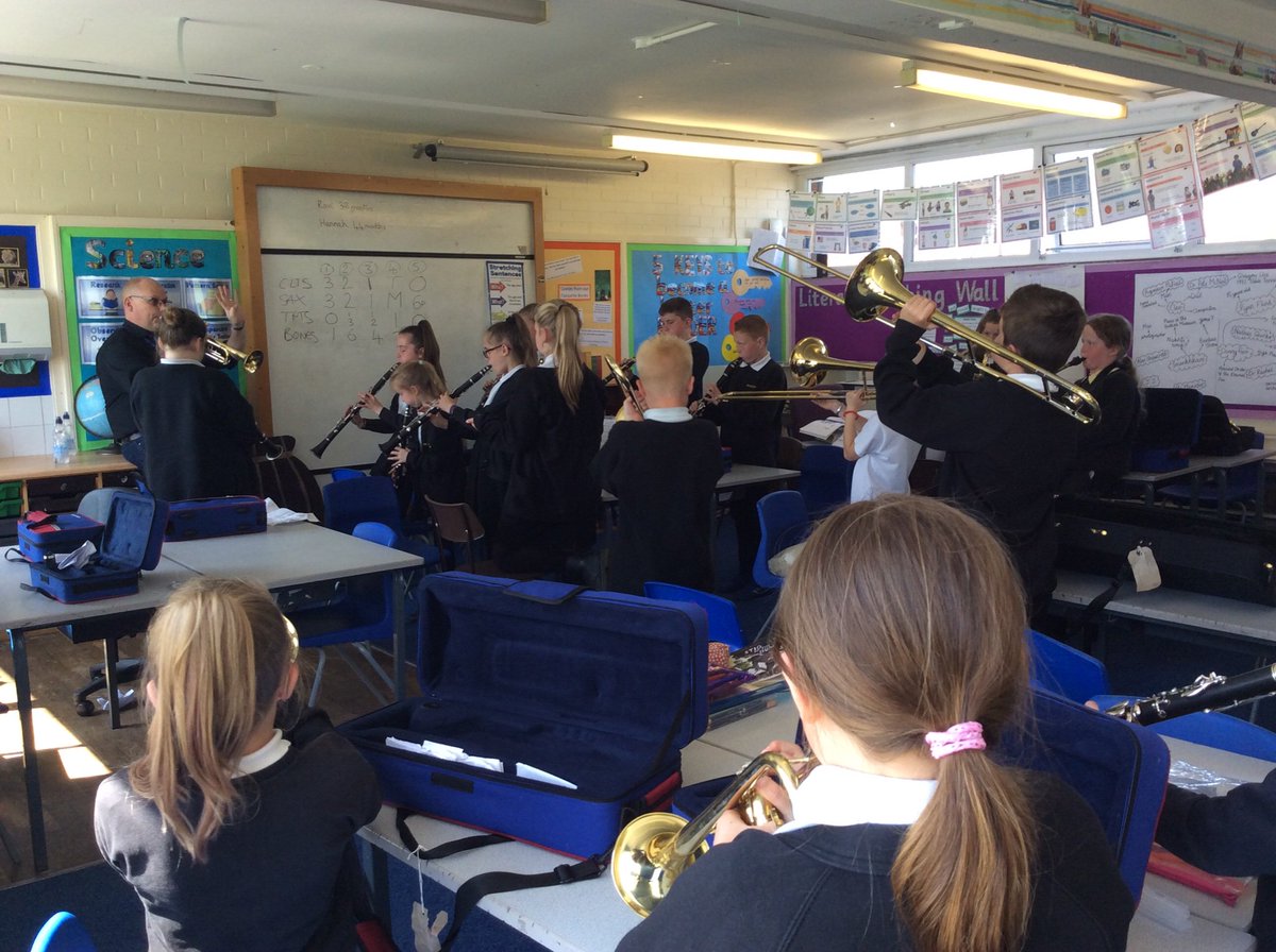 BraeburnPrimary's tweet image. Y5 love our weekly music lesson with Mr Alder.  We have almost perfected #babyshark #musicineducation #trumpet #trombone #clarinet #saxophone
