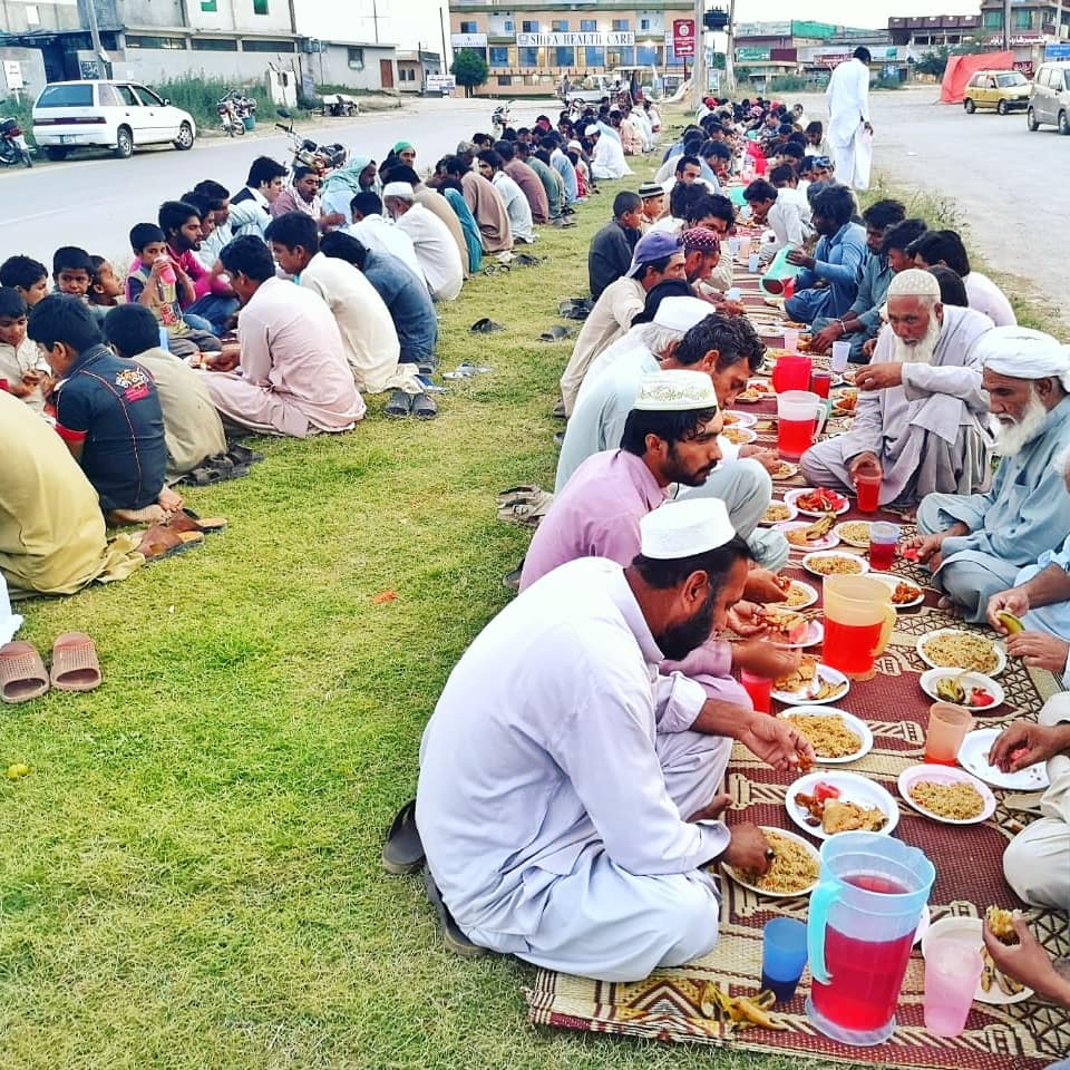 PakhealthcareC1's tweet photo. Ramazan Dastakhwan - Day 10
“No one has ever become poor by giving, It's not how much we give but how much love we put into giving.”
Please come forward and donate
#PHC #Islamabad #healthcareindustry #consultants #customizeservices #makeadifference #donatenow #Ramadankareem https://t.co/2vTcYEFIyx