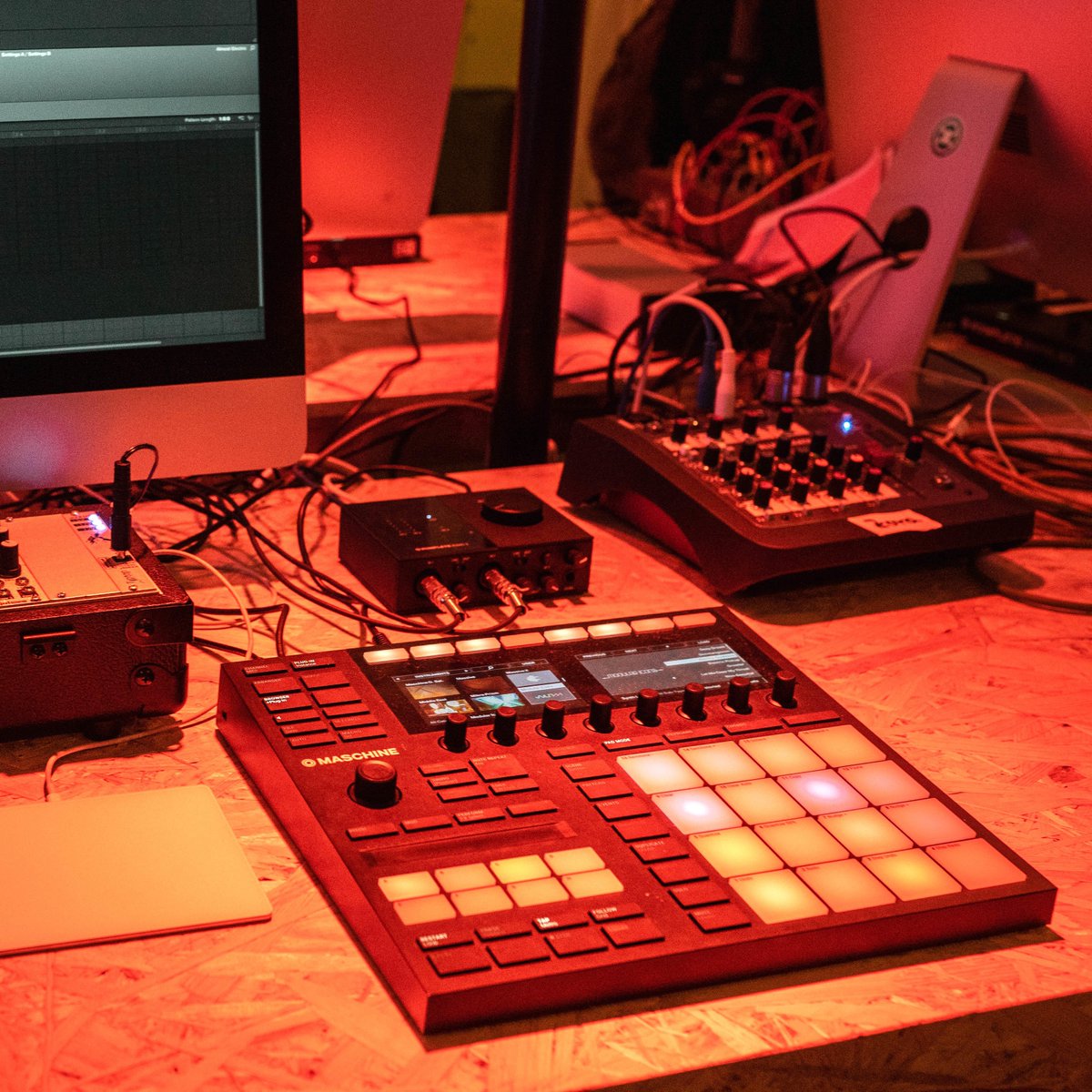 NI_News's tweet image. Hey #Berlin - we are testing new features for MASCHINE and you might be exactly the person we’d love to talk to 🤓 If you&apos;re interested in helping us, please drop a mail at usertests@native-instruments.de for details 🎶 #UserTest #Maschine