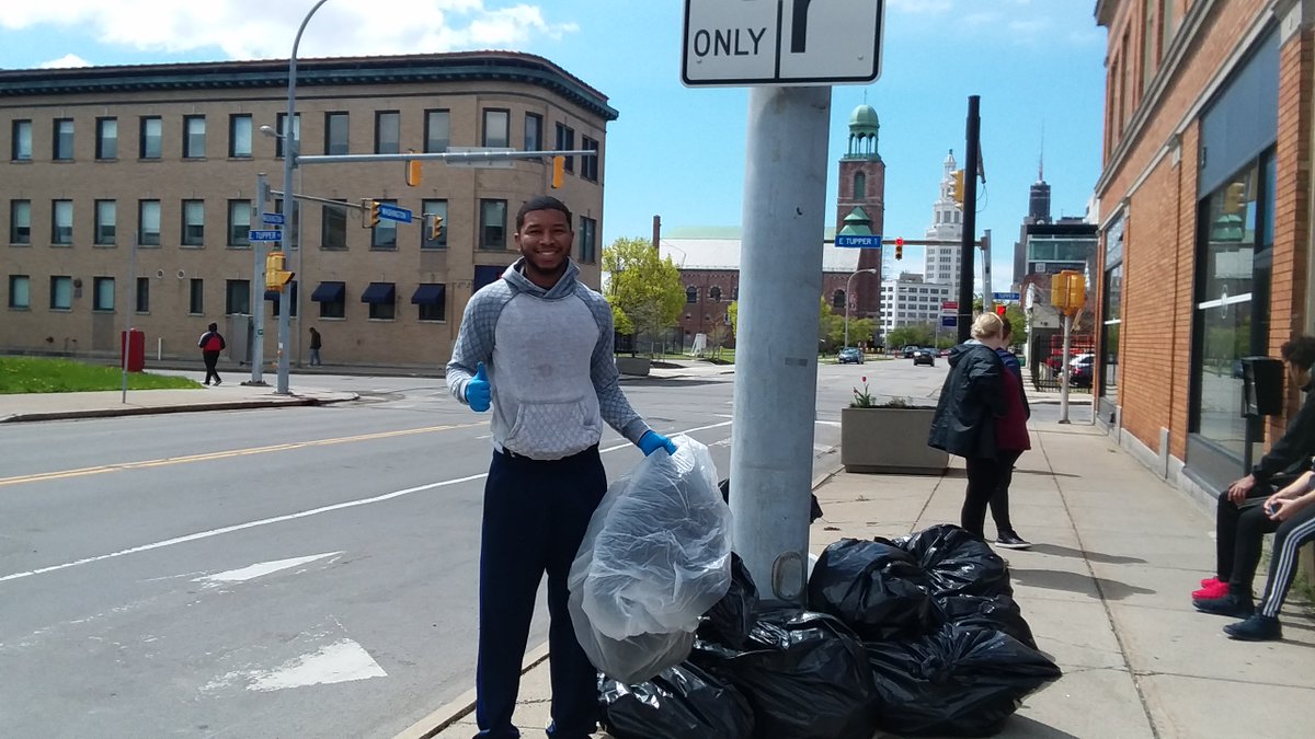 BNWaterkeeper's tweet photo. Check out our epic photo album on @facebook from #WaterkeeperWeekend and the #ShorelineSweep. There are over 400 photos! https://t.co/Qt7I0KtNDG https://t.co/0BW5TI2cfs