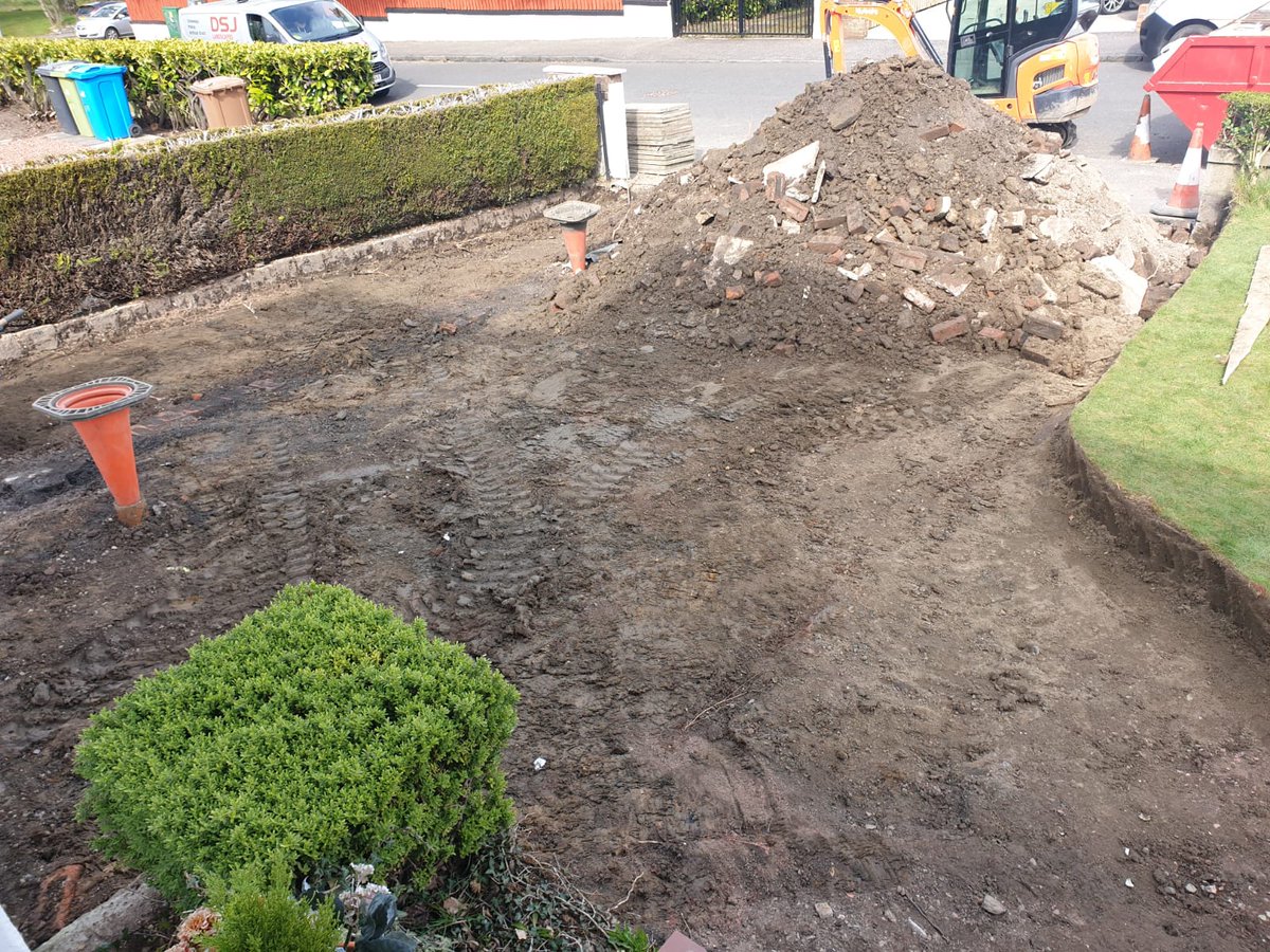 SDProjects's tweet image. Some before and afters of the S&amp;amp;D crew getting busy with some new driveways and lawns. Don't hold hold back on the opportunity for your driveways or lawns to look this good!😉