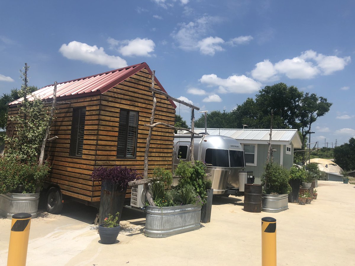 gi2uvm88's tweet photo. 1st day highlights included listening to the mayors discuss challenges/opportunities of these two cities that share a lot of similarities, and visiting Community First and see some amazing innovation in the Austin NFP community. #southwestheart #LSM19 #BNA #southwestairlines #bkd https://t.co/MVgFqIf6o1