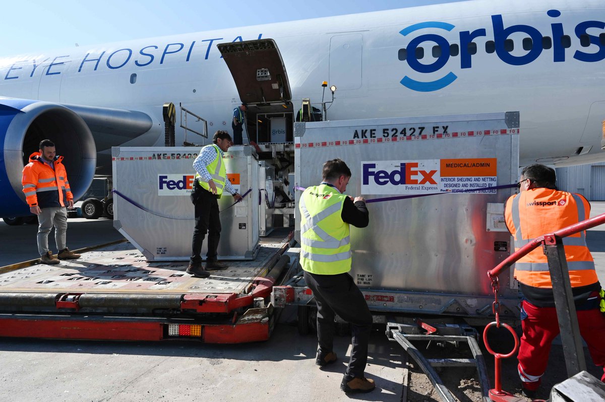 We're busy setting up for simulation training in Chile! A big THANKS to our awesome partner @CollinsAero for donating the amazing Mobile Simulation Center. Now our crew & volunteers can help build the skills & confidence of local eye teams #alphabravocollins #redefiningaerospace