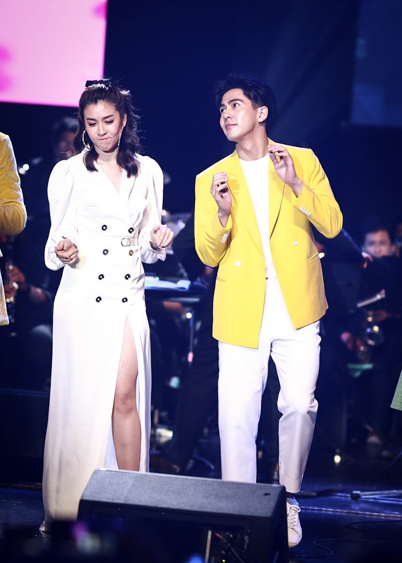 toeycheer12's tweet photo. เป็นคู่ที่ไม่ต้องอะไรมาก แค่ยืนข้างๆกันก็พอแล้ว #เต้ยเชียร์timelessconcert #เต้ยเชียร์ https://t.co/2JMSuVjJ4a