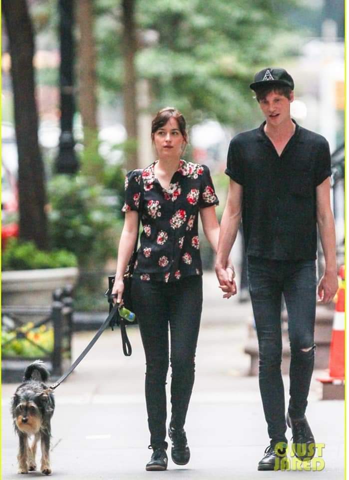 aloh0mora_'s tweet image. Miss them together, tbh. #dakotajohnson #matthitt