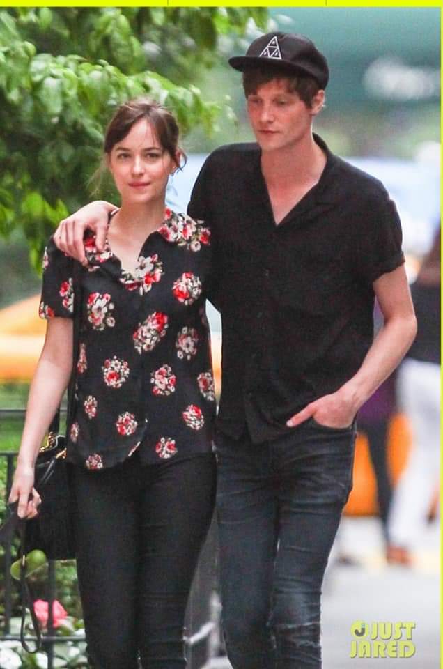 aloh0mora_'s tweet image. Miss them together, tbh. #dakotajohnson #matthitt