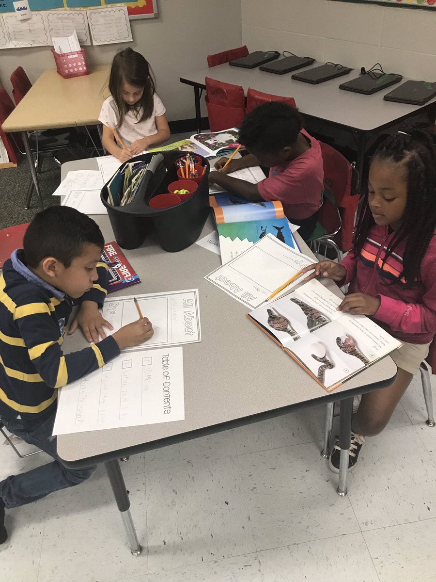 MrsHardyGVESK's tweet photo. Kindergarteners @GreenValleyElem are hard at work on their informative books! #gvespride https://t.co/vZDYyIHvJG