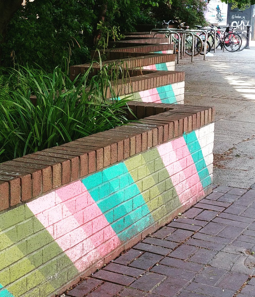 BiciTtec's tweet photo. #altrabajoenbici #vacacionesenbici
#BiciTtec #mejorenbici #streetart
#aparcabicis #bike #dosruedas
#zigzag https://t.co/IaIthz48DR