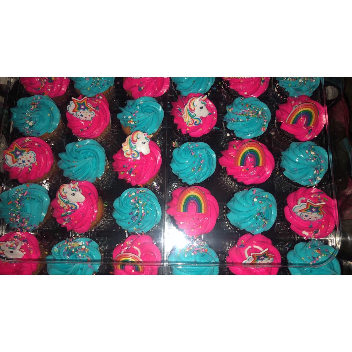 __ShanaeNae__'s tweet image. “Happy 7th Birthday To My Big Girl Jy’Aire” 🎉🎀🛍♉️🎁🧁 Today is Your Day Pretty Girl 😘 #prettygirlzROCKK #HappyBirthday #schoolflow #cupcakes