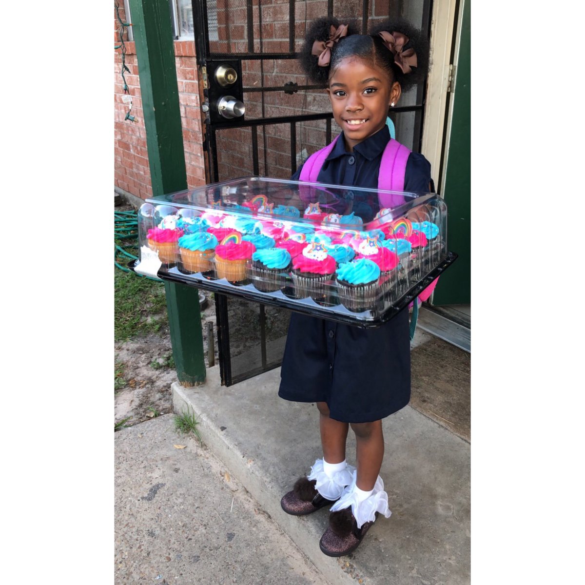 __ShanaeNae__'s tweet image. “Happy 7th Birthday To My Big Girl Jy’Aire” 🎉🎀🛍♉️🎁🧁 Today is Your Day Pretty Girl 😘 #prettygirlzROCKK #HappyBirthday #schoolflow #cupcakes