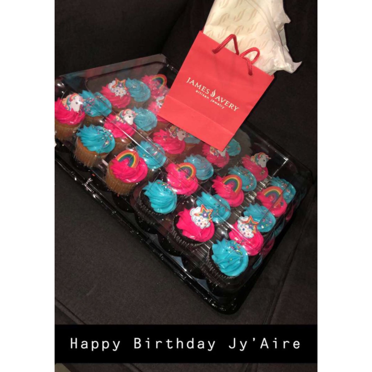 __ShanaeNae__'s tweet image. “Happy 7th Birthday To My Big Girl Jy’Aire” 🎉🎀🛍♉️🎁🧁 Today is Your Day Pretty Girl 😘 #prettygirlzROCKK #HappyBirthday #schoolflow #cupcakes