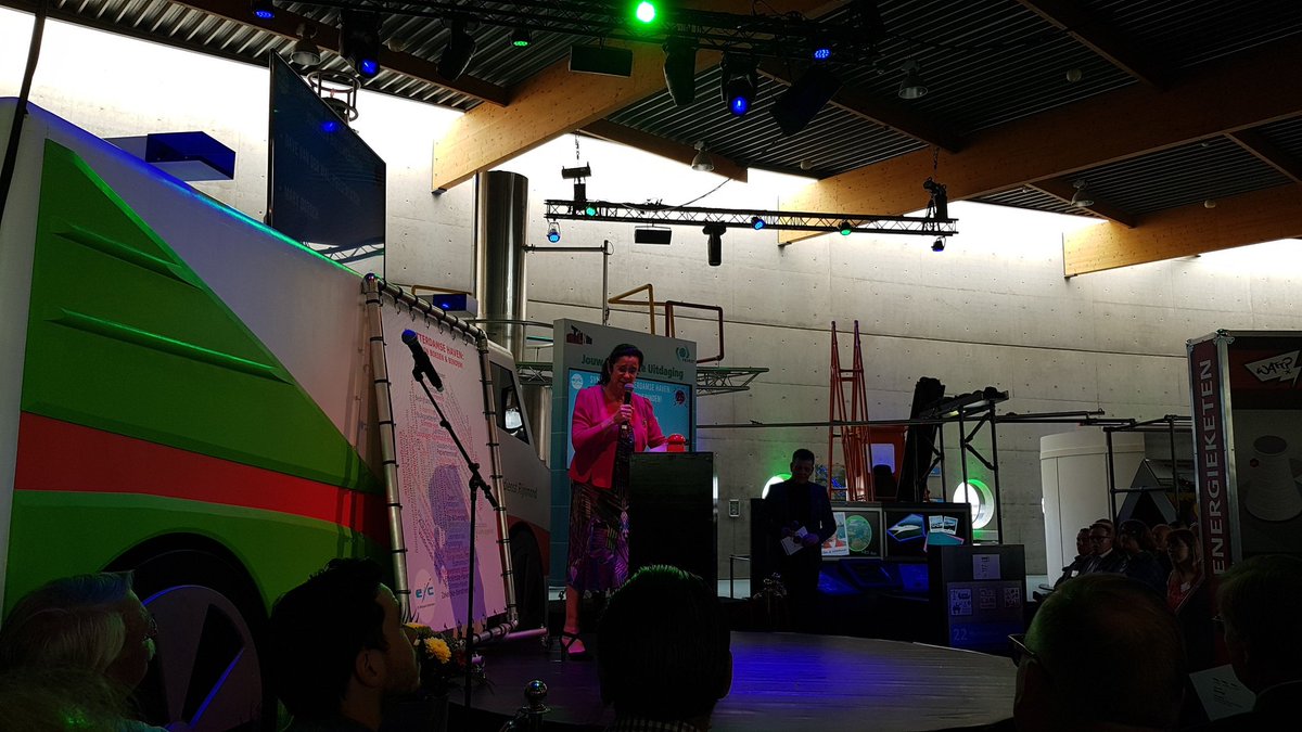 25 jaar <a href="/EICMainport/">EIC Mainport Rotterdam</a>! Een felicitatie aan alle medewerkers en partners (<a href="/PortOfRotterdam/">Port of Rotterdam Authority</a> <a href="/rotterdam/">Gemeente Rotterdam</a> <a href="/deltalinqs/">Deltalinqs</a> <a href="/STCGroupNL/">STC Group</a> <a href="/techniekcollege/">techniekcollege010</a> )