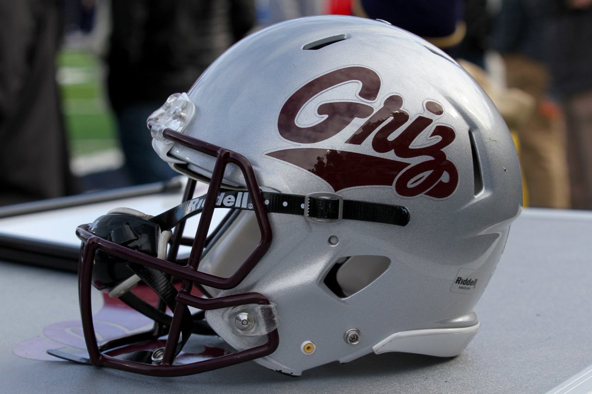 RHSFootballATG's tweet photo. Always a pleasure to have @CoachSacksGriz from @MontanaGrizFB around Reynolds HS for a visit. Seeking Saturdays playmakers!
#ATG19 #RAIDERPACK https://t.co/0urjfRf4YI