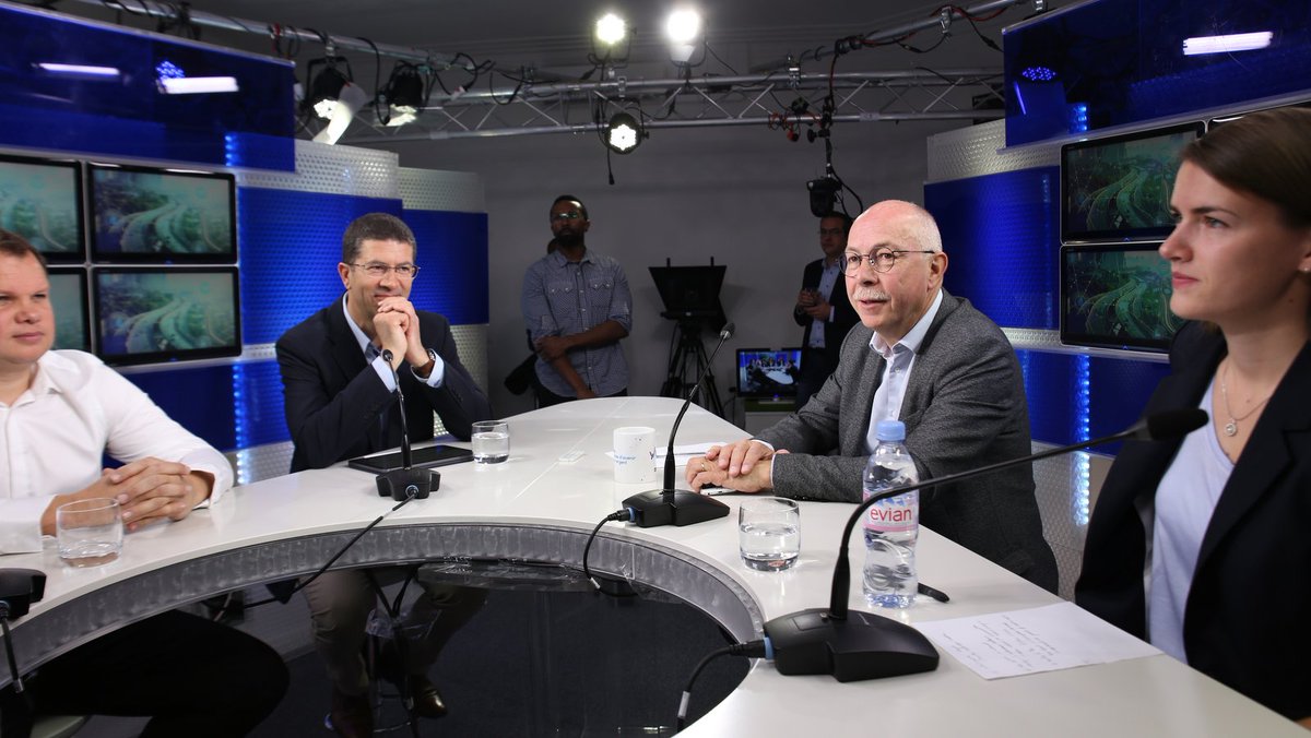 Très belle table ronde autour de l’ #IOT ce matin avec <a href="/e_methivier/">Emmanuel 〽️ethivier</a> @MaisieMouret du CA Store <a href="/CreditAgricole/">Crédit Agricole</a> <a href="/NPLOUGASTEL/">PLOUGASTEL NICOLAS</a> @_conserto Thomas Gayet <a href="/iotcert/">digital.security</a> et votre serviteur animée de main de maitre par @VirginieKhalifa #whatthetech Vivement la vidéo !
