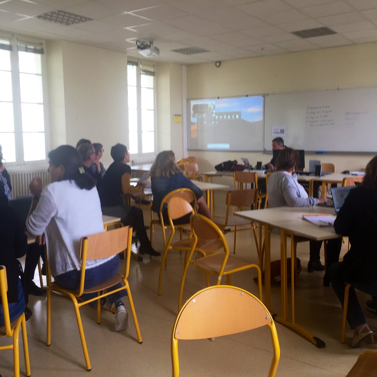 ChristineBac29's tweet photo. Numérique &amp; fondamentaux après le 22 et le 29 le 10 mai c’est au tour des départements du 35 et du 56 de partager réflexions et pratiques numériques visant usages autonomes et responsables des élèves et développement professionnel des enseignants @barouk @ESPE_Bretagne https://t.co/fmfljbTNCk