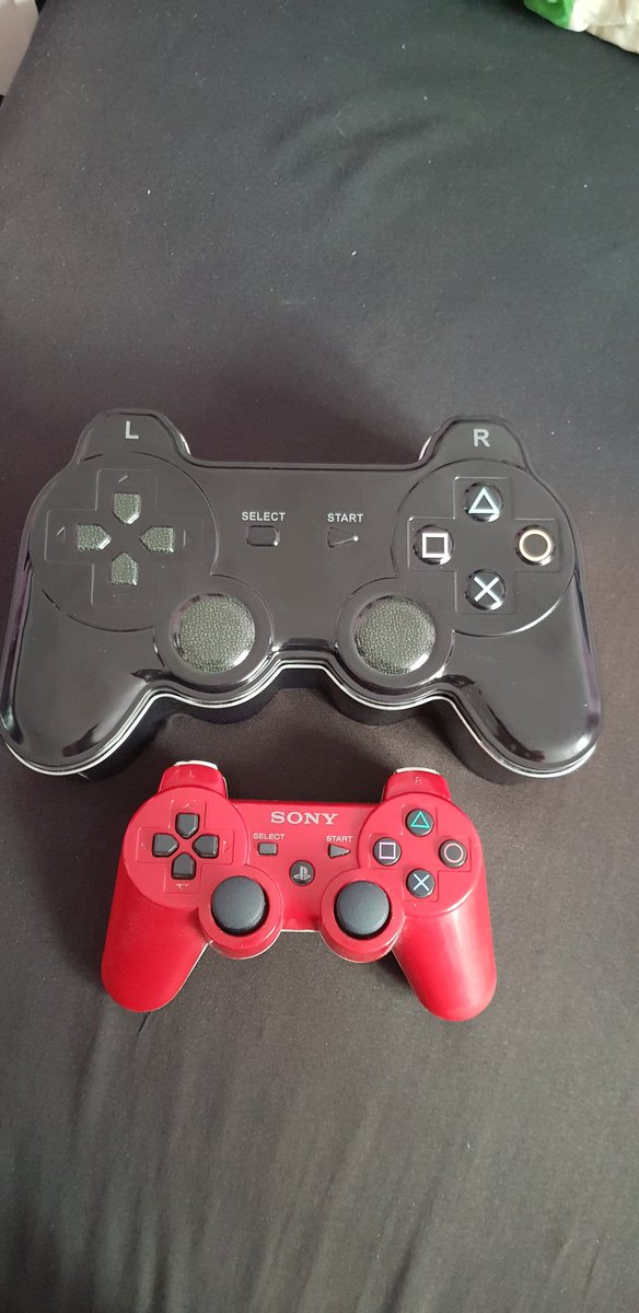 BigSlickHD's tweet image. Ich frag mich ob der große beim zocken gut in der Hand liegt?😅😅
#Playstation #zocken #ps3controller #big #followme #retweet #liket