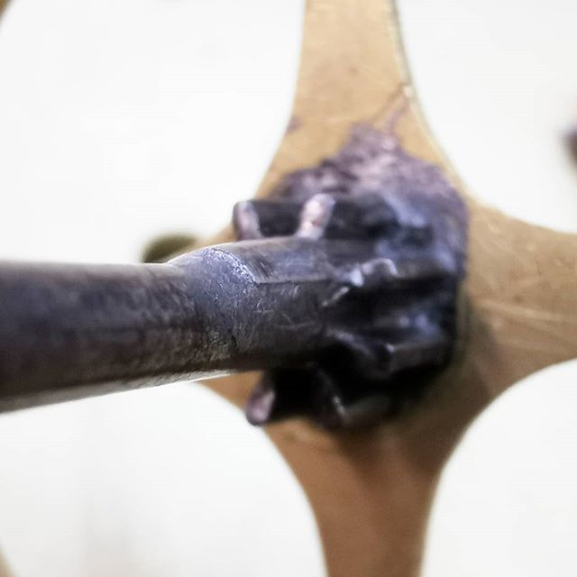 Sc0ttJeffery's tweet photo. Not my repair, but, I've never seen this. Someone has patched two leaves into an longcase centre pinion. Ugly but functional. https://t.co/TmSEEmjBQS https://t.co/E8952mNt7A