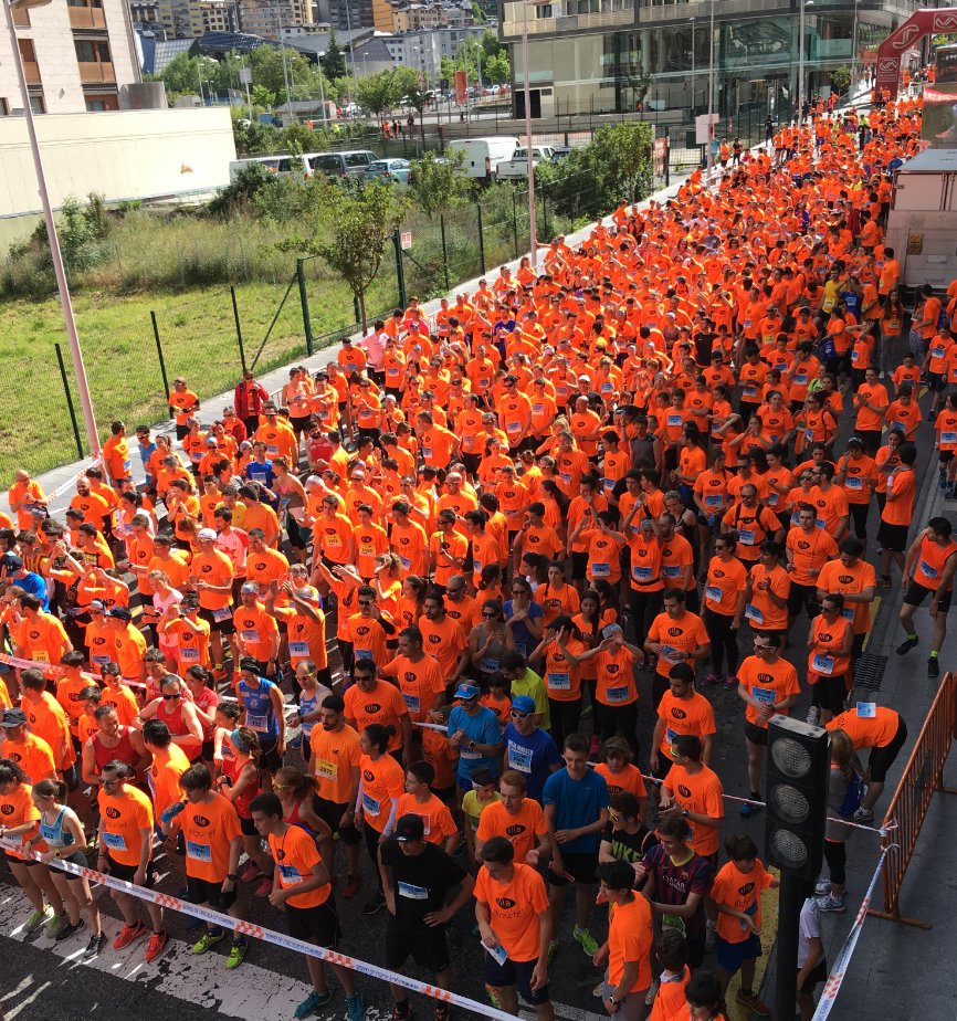 Ens sumem aquest 19 de maig a les 10.30 h al Dia de l'Esport per a Tothom amb la @CursaPopularAnd, que enguany celebra el seu 10è aniversari amb un munt d'activitats addicionals! La sortida de la cursa serà ben a prop de #ACasaCanut! Et calces les vambes? 👟👏📸 Illa Carlemany.