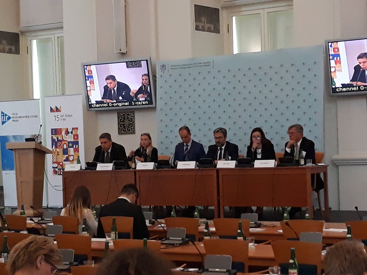 15 Jahre in der EU - Tschechien zieht kurz vor der #europawahl eine positive Bilanz, sieht aber auch die Herausforderungen der Zukunft. 🇪🇺🇨🇿#15letvEU <a href="/mzvcr/">Ministerstvo zahraničních věcí</a>