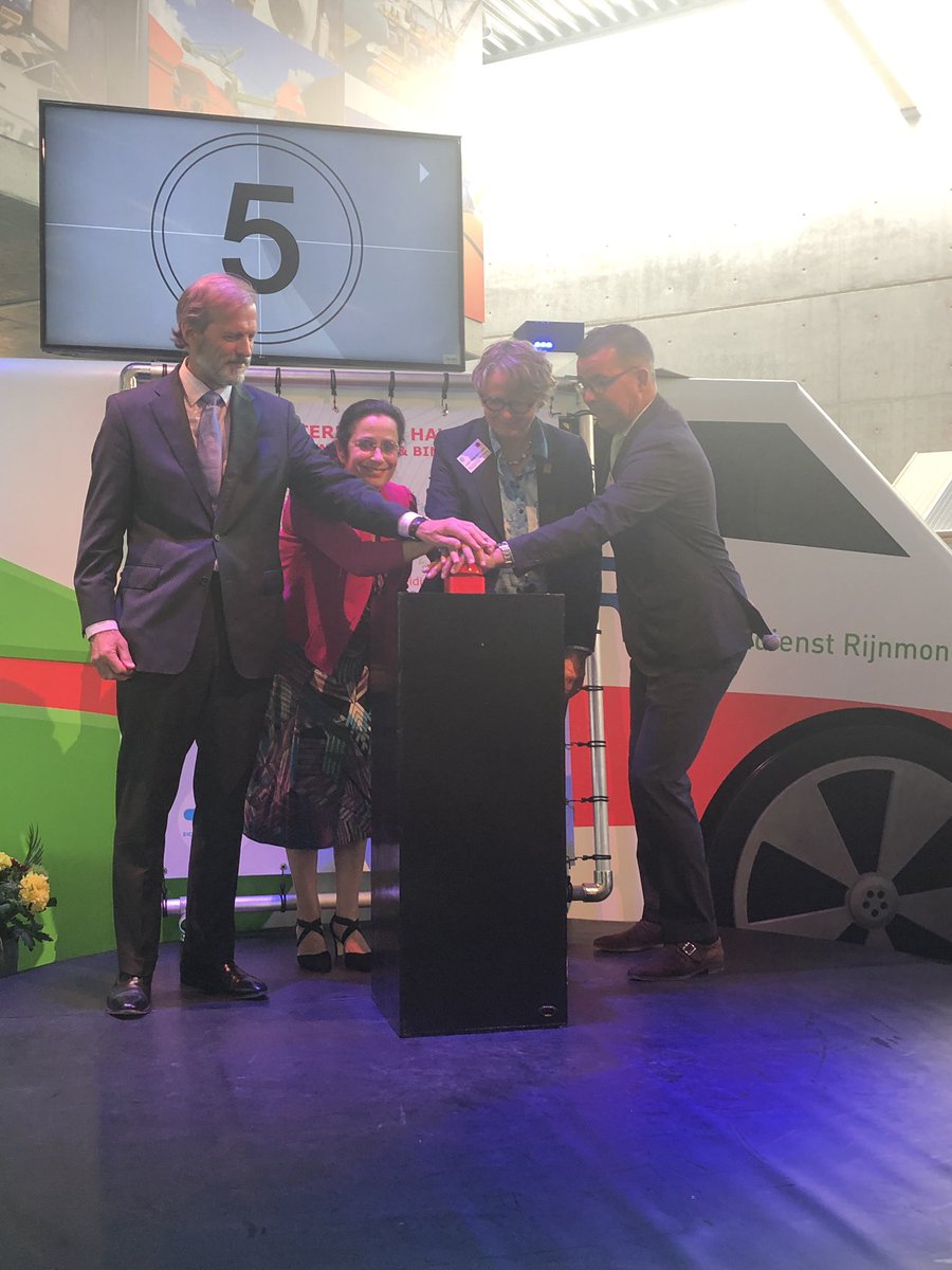 De aftrap voor het EIC Jubileum symposium is zo juist gegeven. We hebben een nieuwe website! Nieuwsgierig? Check eic-mainport.nl #eicmainport #boeienenbinden