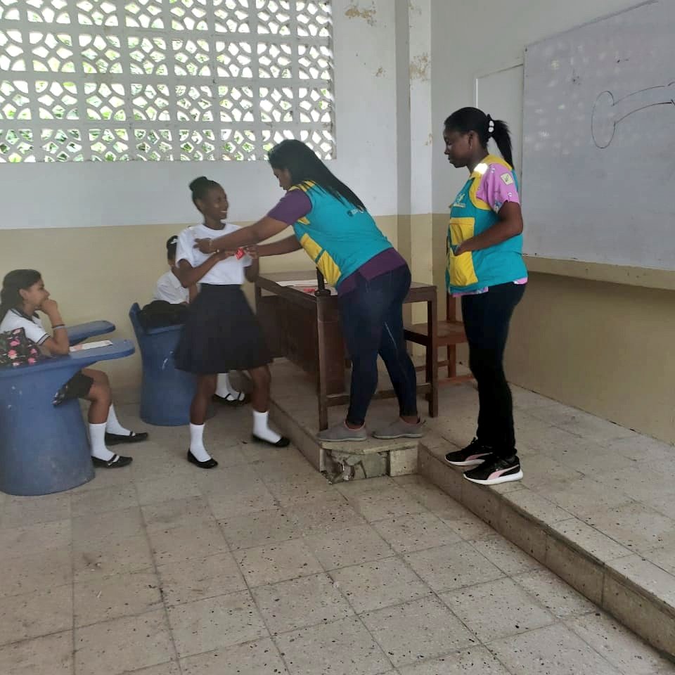 #Esmeraldas | 90 estudiantes de la unidad educativa San Mateo, reciben de parte de profesionales de <a href="/Salud_Ec/">Ministerio de Salud Pública 🇪🇨</a> del distrito 08D01, charlas educativas en temas de educación sexual, embarazo en adolescentes y uso de anticonceptivos, #SaludParaTodos